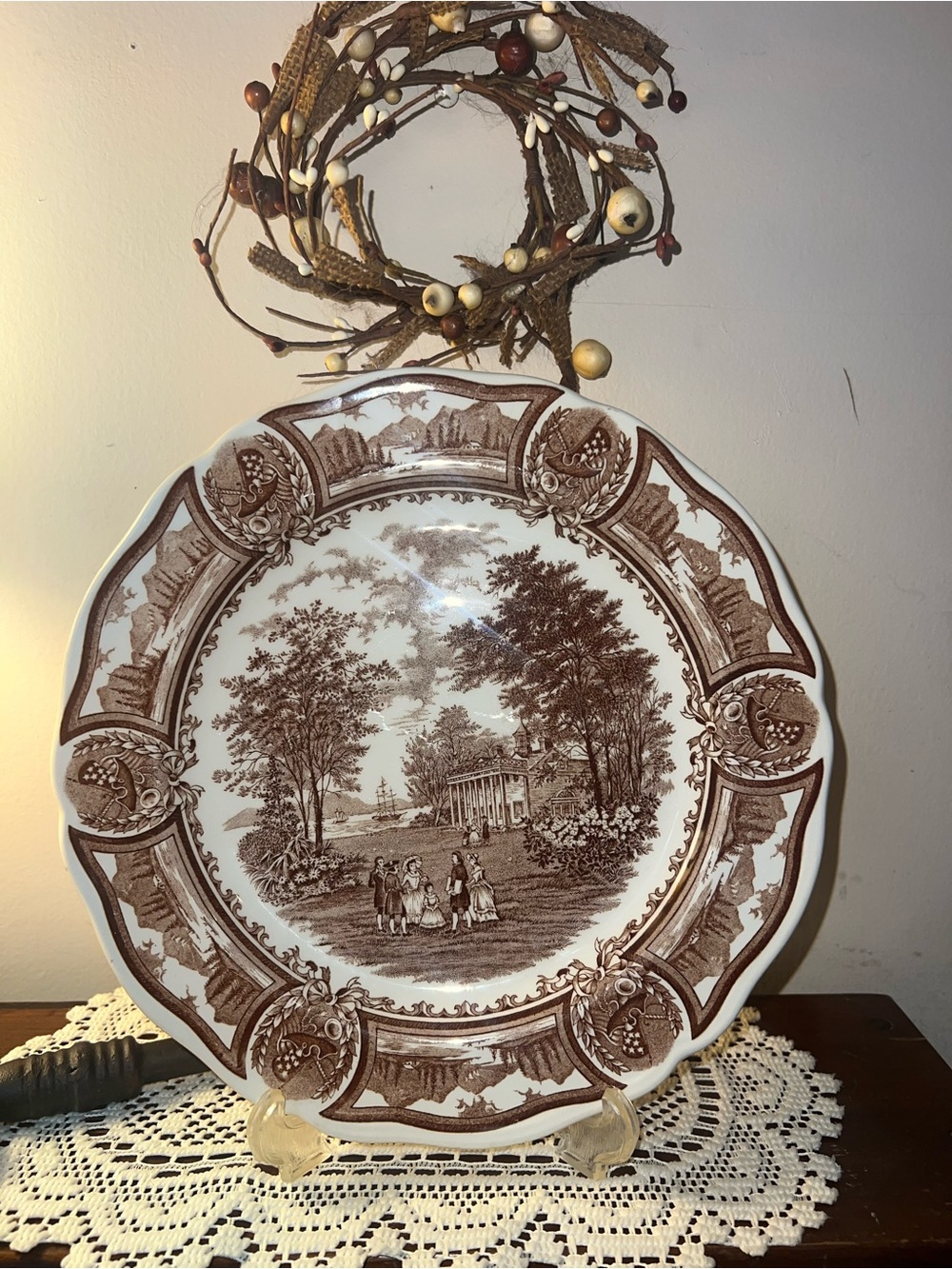 Ironstone J & G Meakin Americana; Brown and White Ironstone Dinner Plate; Englan